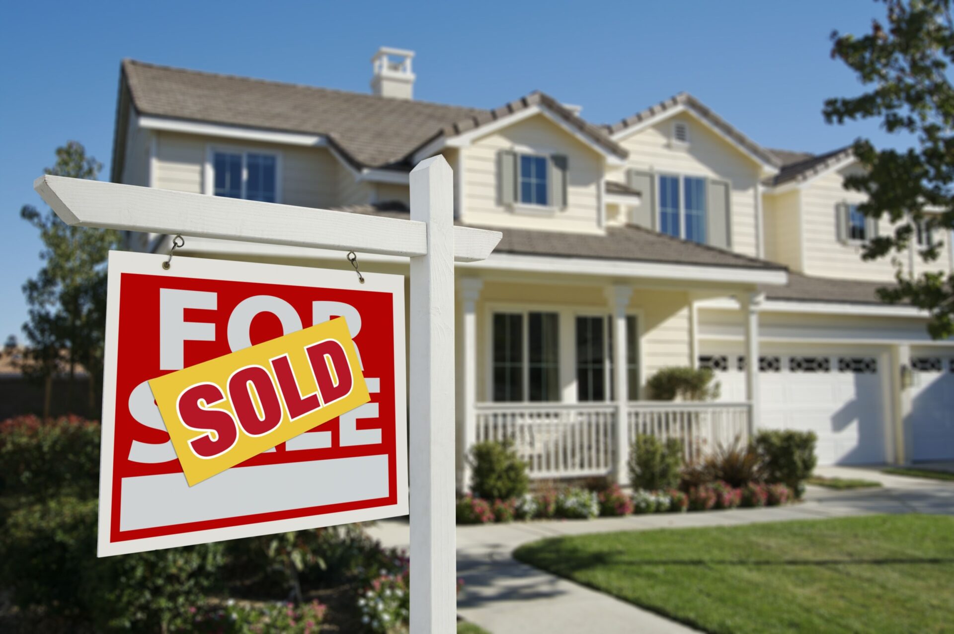 3900433 - sold home for sale sign in front of new house